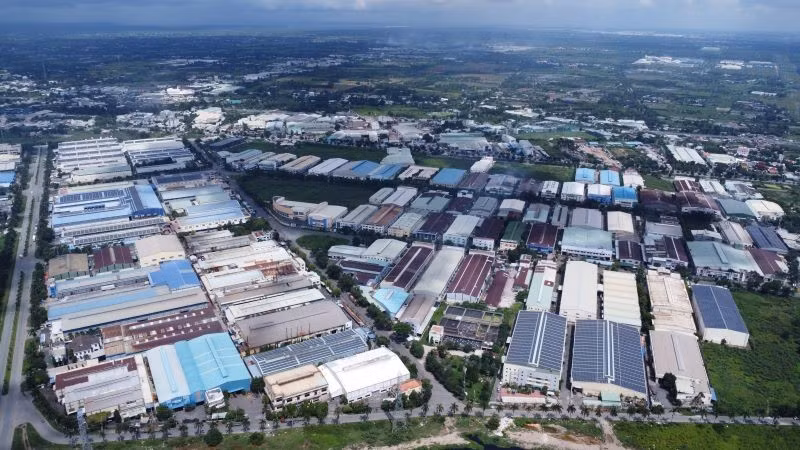 Nhiều doanh nghiệp tại Khu Công nghiệp Tân Tạo, Thành phố Hồ Chí Minh sử dụng điện mặt trời áp mái.