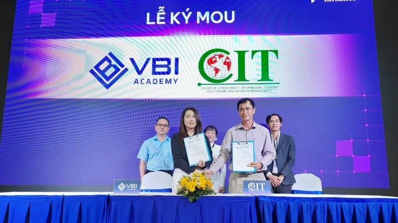 Ký kết hợp tác giữa VBI Academy và Trung tâm Tư vấn ứng dụng kinh tế (Viện Nghiên cứu Phát triển Thành phố Hồ Chí Minh)