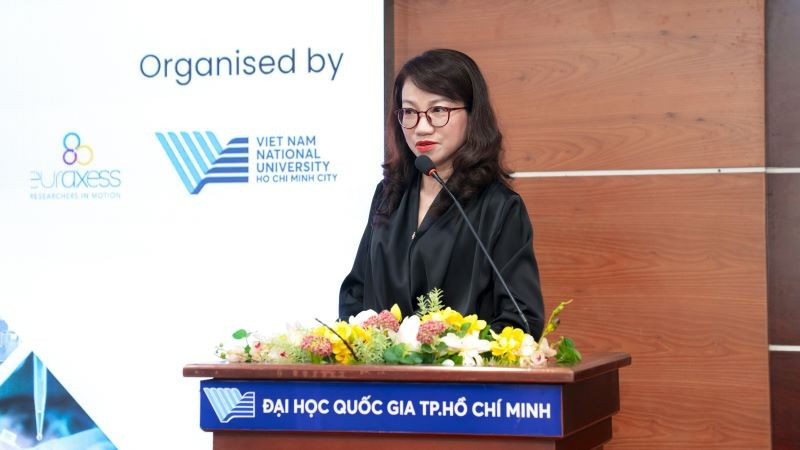 Giáo sư, Tiến sĩ Nguyễn Thị Thanh Mai, Phó Giám đốc Đại học Quốc gia Thành phố Hồ Chí Minh phát biểu tại hội thảo.