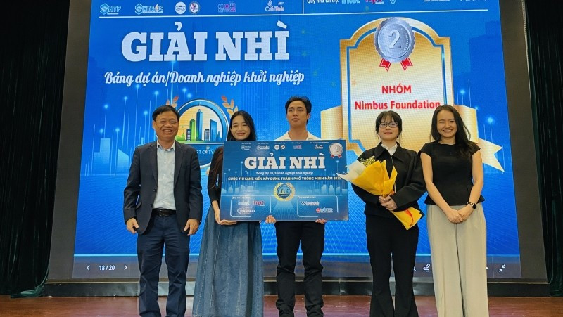 Ban Tổ chức trao giải Nhì cho dự án Nimbus Foundation.