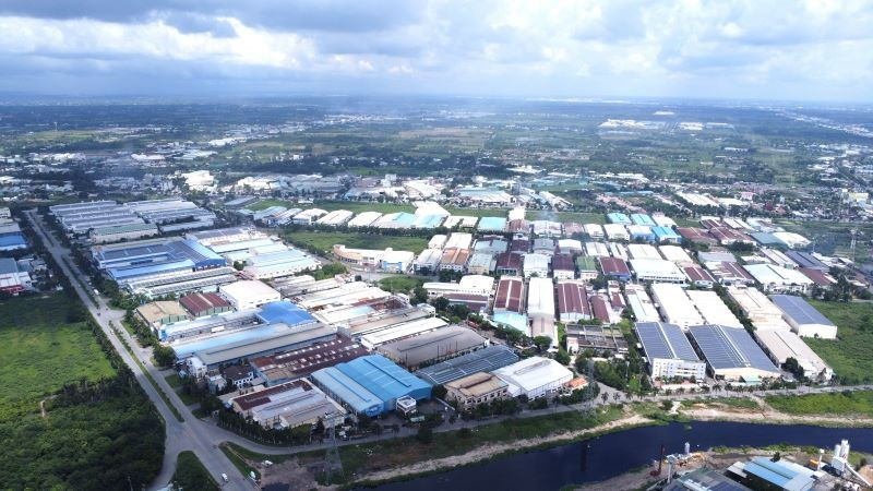 Nhiều doanh nghiệp tại Khu Công nghiệp Tân Tạo, Thành phố Hồ Chí Minh sử dụng điện mặt trời áp mái. 