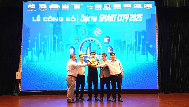 Nghi thức khởi động Cuộc thi Smart City 2025.