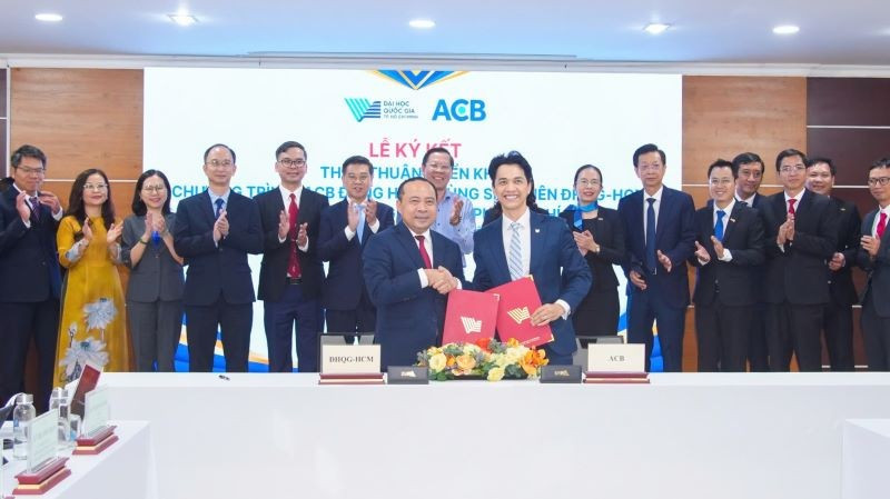 Đại học Quốc gia Thành phố Hồ Chí Minh và ACB ký kết triển khai chương trình “ACB đồng hành cùng sinh viên Đại học Quốc gia Thành phố Hồ Chí Minh”.