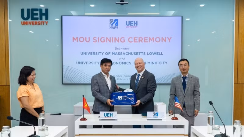 UEH và Đại học Massachusetts Lowell (Hoa Kỳ) ký kết Biên bản ghi nhớ hợp tác (MOU).