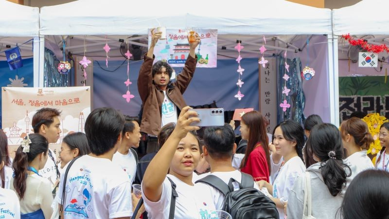Sinh viên tham gia các hoạt động sôi nổi tại Hangeul Festival 2025.