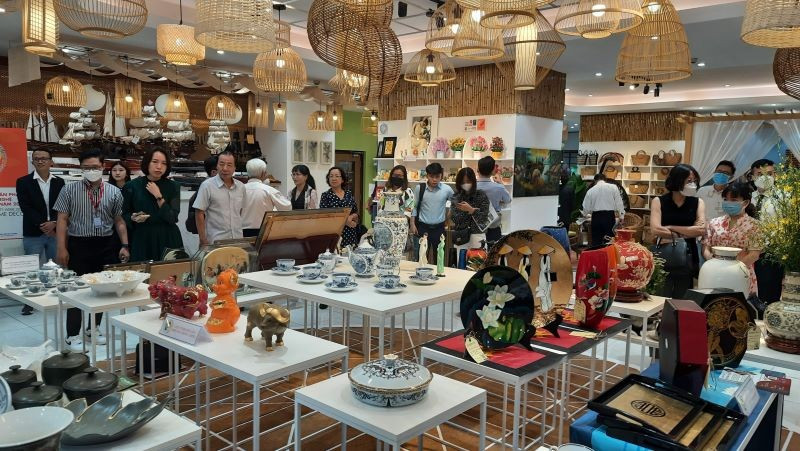 Doanh nghiệp trưng bày sản phẩm tại Trung tâm Xúc tiến Thương mại và Đầu tư Thành phố Hồ Chí Minh.