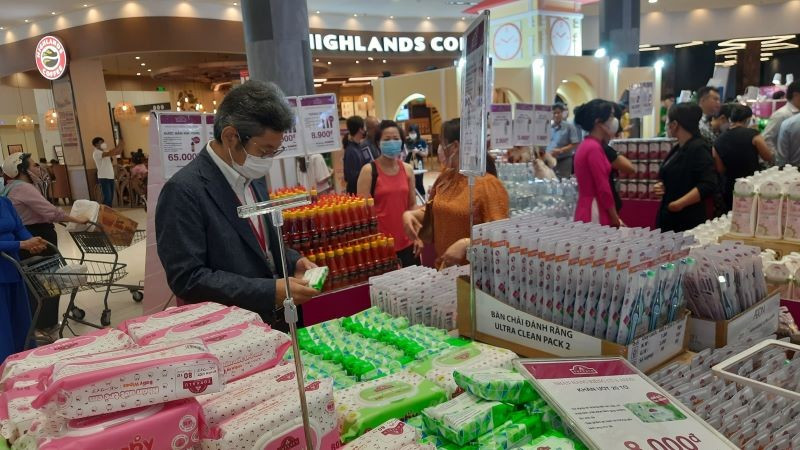 Doanh nghiệp giới thiệu sản phẩm tại Tuần lễ kết nối với các hệ thống phân phối hiện đại tại Thành phố Hồ Chí Minh.