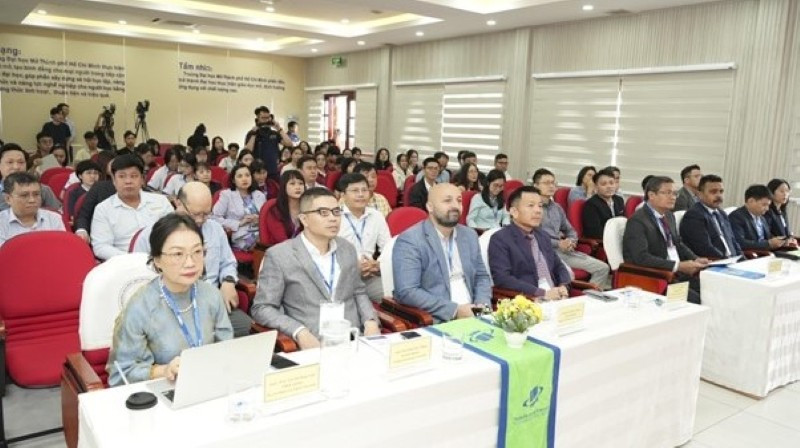 Các đại biểu tham dự hội thảo