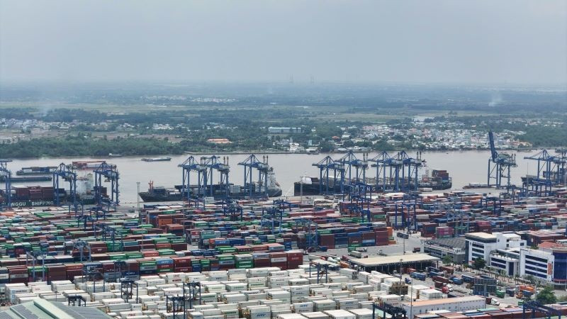 Hệ thống kho bãi Cảng Cát Lái, Thành phố Hồ Chí Minh được đầu tư đồng bộ đáp ứng cho nhu cầu hoạt động logistics. (Ảnh THẾ ANH)