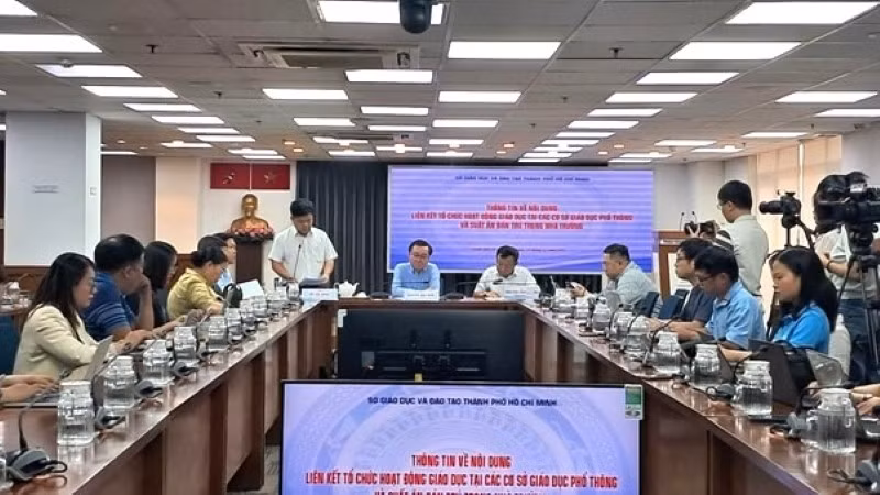 Quang cảnh buổi họp báo.