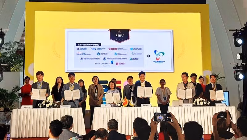 Liên minh 13 trường đại học hỗ trợ khởi nghiệp tại Hàn Quốc ký kết hợp tác Trung tâm Khởi nghiệp sáng tạo Thành phố Hồ Chí Minh.