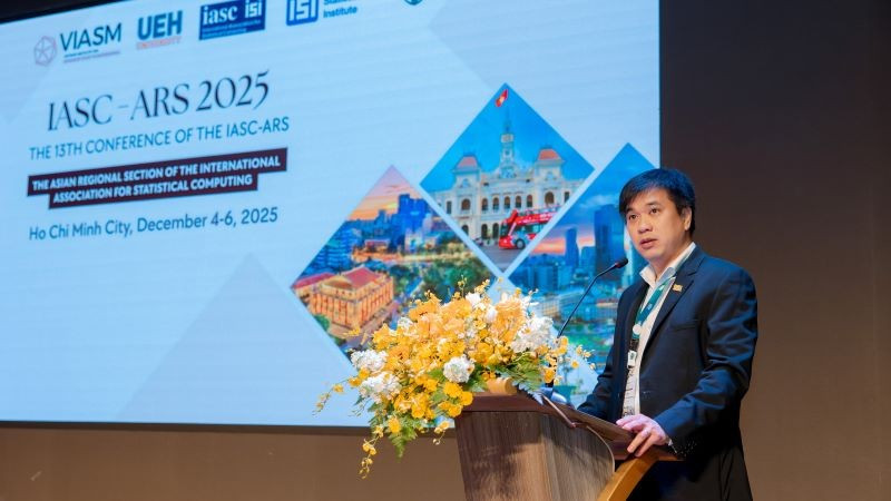 Phó Giáo sư, Tiến sĩ Bùi Quang Hùng, Phó Giám đốc phụ trách Đại học Kinh tế Thành phố Hồ Chí Minh.