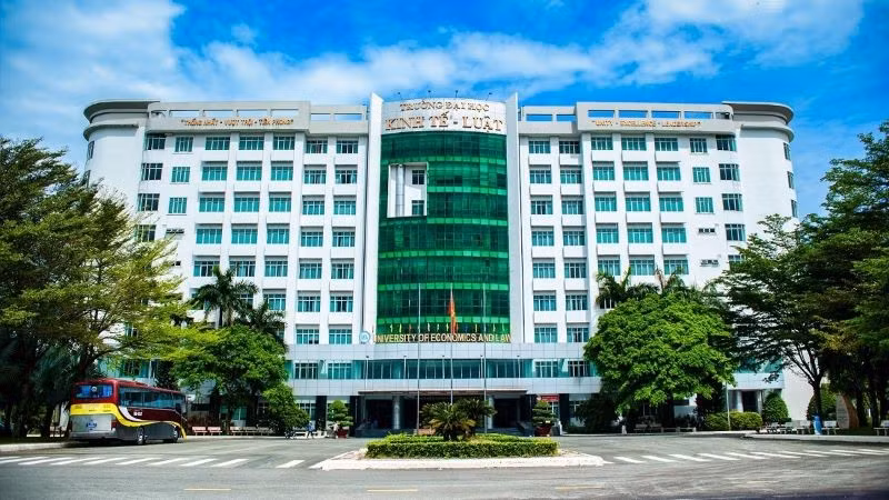 Tòa nhà điều hành và học tập Trường đại học Kinh tế-Luật, Đại học quốc gia Thành phố Hồ Chí Minh.