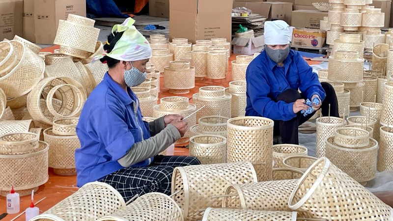 Các làng nghề truyền thống mây tre đan ở xã Phú Nghĩa (Hà Nội) duy trì và phát triển nhờ nguồn vốn tín dụng ngân hàng.