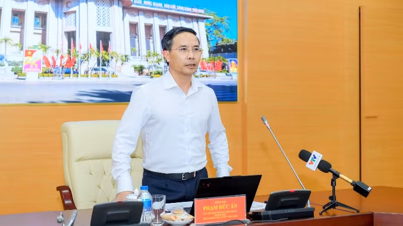 Thống đốc Ngân hàng Nhà nước Phạm Đức Ấn phát biểu chỉ đạo cuộc họp.