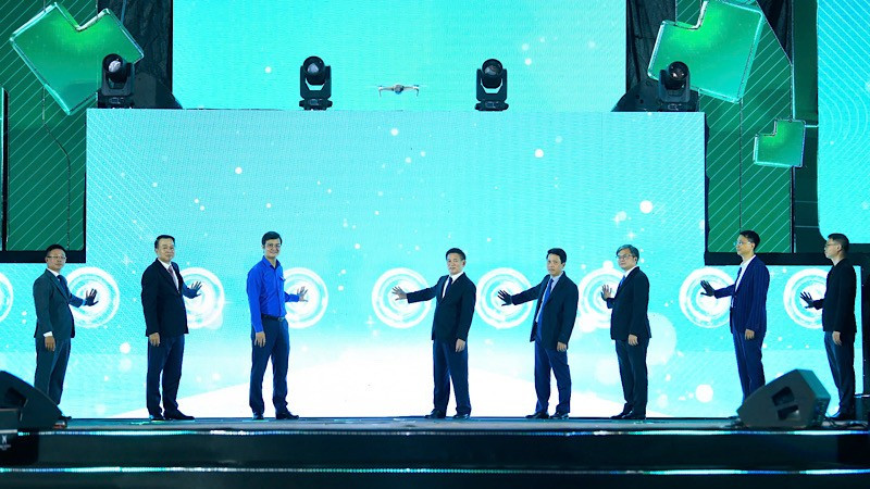 Nghi thức kick-off khai mạc Ngày Thẻ Việt Nam 2025 - Sóng Festival.