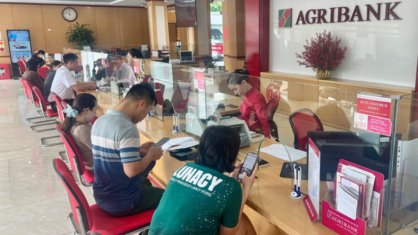 Giao dịch khách hàng tại Agribank chi nhánh Nam Thái Nguyên.