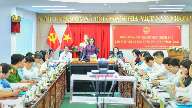 Đoàn công tác Thành viên Chính phủ làm việc với tỉnh Vĩnh Long. 