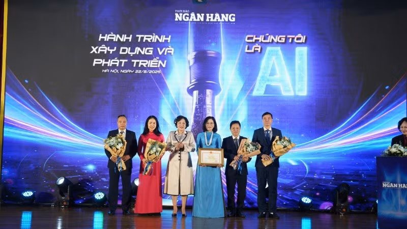 Thời báo Ngân hàng được Thống đốc Ngân hàng Nhà nước tặng bằng khen vì đã có thành tích xuất sắc trong công tác truyền thông chủ trương, chính sách, các Nghị quyết lớn của Đảng và Nhà nước