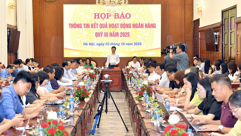 Toàn cảnh họp báo.