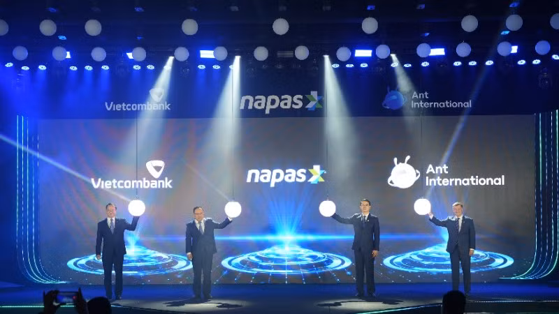 The launch of the cross-border QR code payment service between Viet Nam and China.