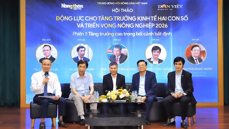 Các diễn giả trao đổi tại hội thảo.