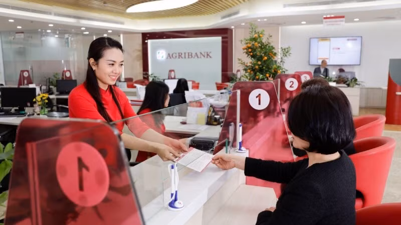 Agribank tiên phong hạ lãi suất cho vay, hỗ trợ tăng trưởng kinh tế.