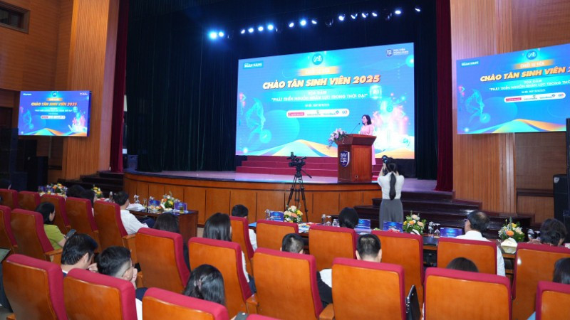 Quang cảnh buổi tọa đàm.