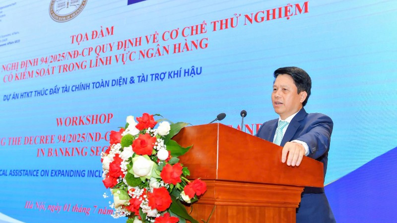Phó Thống đốc Ngân hàng Nhà nước Phạm Tiến Dũng phát biểu tại tọa đàm.