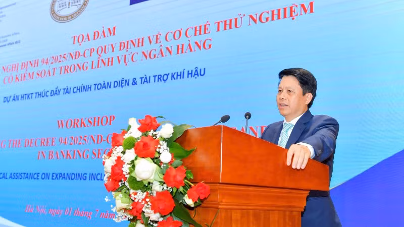 Phó Thống đốc Ngân hàng Nhà nước Phạm Tiến Dũng phát biểu tại tọa đàm.
