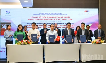 Lễ ký kết thỏa thuận hợp tác giữa Viện Kinh tế xanh và nhóm đối tác Việt Nam.