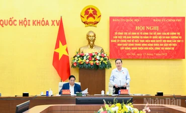 Bí thư Đảng ủy Chính phủ, Thủ tướng Chính phủ Phạm Minh Chính và Bí thư Đảng ủy Quốc hội, Chủ tịch Quốc hội Trần Thanh Mẫn đồng chủ trì hội nghị. 