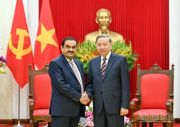 Tổng Bí thư Tô Lâm và ông Gautam Adani, Chủ tịch Tập đoàn Adani.