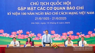 Chủ tịch Quốc hội Trần Thanh Mẫn và các đại biểu chủ trì gặp mặt.