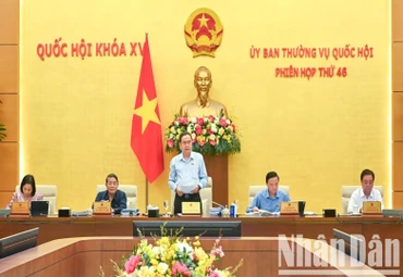Chủ tịch Quốc hội Trần Thanh Mẫn và các Phó Chủ tịch Quốc hội chủ trì và điều hành phiên họp.