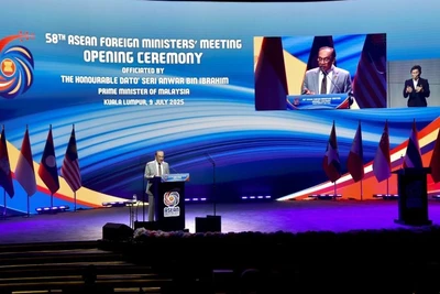 Thủ tướng Malaysia Anwar Ibrahim phát biểu tại Lễ khai mạc. (Ảnh: BNG)