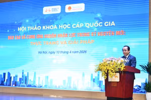 Phó Giáo sư, Tiến sĩ Vũ Ngọc Khiêm, Phó Hiệu trưởng Trường đại học Công nghệ Giao thông vận tải phát biểu tại khai mạc hội thảo