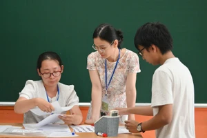 Chấm thi khẩn trương nhưng không được "sót bài", "sót ý" để bảo đảm quyền lợi cho thí sinh