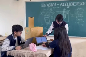 Nhóm GreenMind, tác giả thùng rác EcoBin