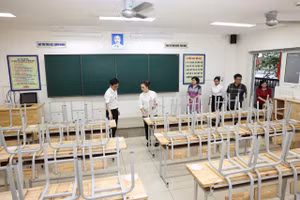 Ban Chỉ đạo thi phường Cửa Nam, Hà Nội kiểm tra công tác chuẩn bị cơ sở vật chất, điều kiện tổ chức thi kỳ thi vào lớp 10. (Ảnh: ĐẠI THẮNG)