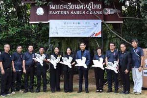 Lễ bàn giao 6 cá thể sếu đầu đỏ tại Vườn thú Nakhon Ratchasima. (Ảnh: XUÂN SƠN)