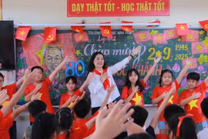 Tại một lớp học Trường tiểu học Văn Yên, phường Hà Đông, Hà Nội trong ngày đầu năm học mới (Ảnh minh họa)