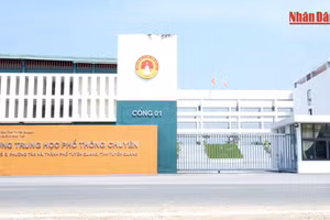 Vắng 5 thí sinh trong buổi tập trung làm thủ tục thi lại tại điểm thi Trường chuyên Tuyên Quang