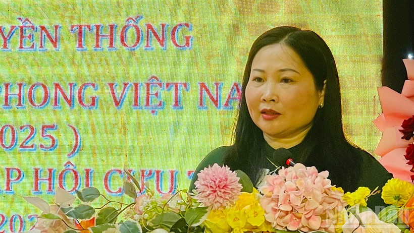 Phó Chủ tịch Ủy ban nhân dân tỉnh Lào Cai Vũ Thị Hiền Hạnh phát biểu tại lễ kỷ niệm. (Ảnh: THANH SƠN)
