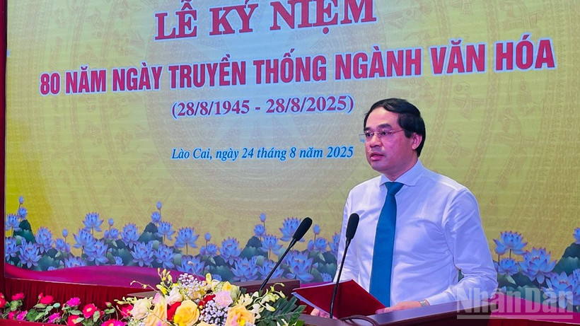 Bí thư Tỉnh ủy Đặng Xuân Trường phát biểu tại buổi lễ. (Ảnh: THANH SƠN)