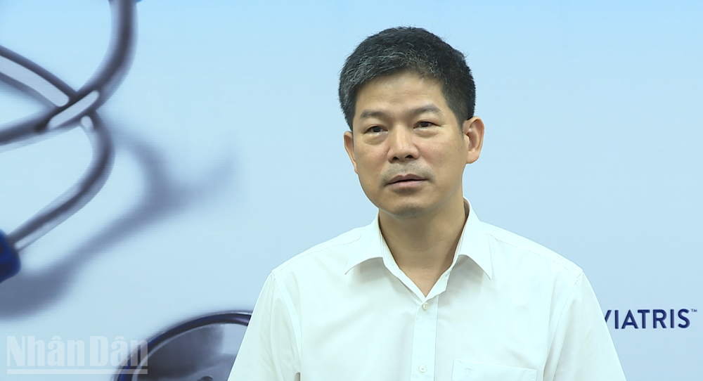 PGS,TS Nguyễn Sinh Hiền, Giám đốc Bệnh viện Tim Hà Nội chia sẻ về bước đột phá trong phương pháp mổ tim ít xâm lấn. ndo_bl_phong-van-anh-hien00-01-47-12still001.png