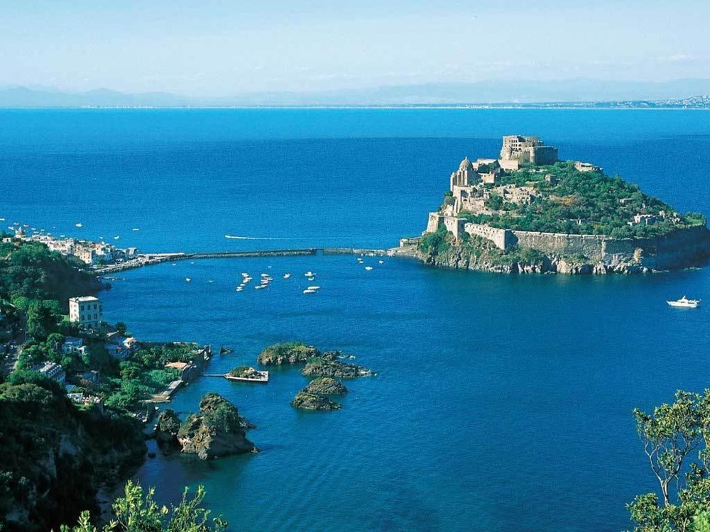 Ischia, Ý. (Ảnh: Booking.com) ischia-y-2.jpg