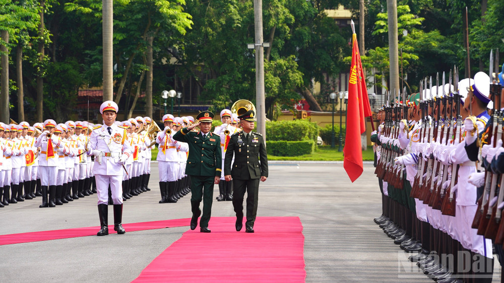 Đại tướng Nguyễn Tân Cương và Đại tướng Songwit Noonpackdee duyệt Đội Danh dự Quân đội Nhân Dân Việt Nam. ndo_br_dsc01764.jpg