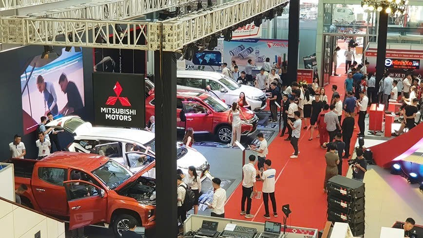 Triển lãm có hơn 200 gian hàng, cùng sự tham gia của gần 200 doanh nghiệp trong nước và quốc tế. z6697508430407-b5823e9ca90c51502ac195a9d65f55ce.jpg
