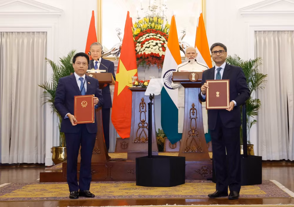 vna-potal-tong-bi-thu-chu-tich-nuoc-to-lam-va-thu-tuong-cong-hoa-an-do-narendra-modi-chung-kien-le-trao-cac-van-kien-hop-tac-giua-2-nuoc-8744760.jpg